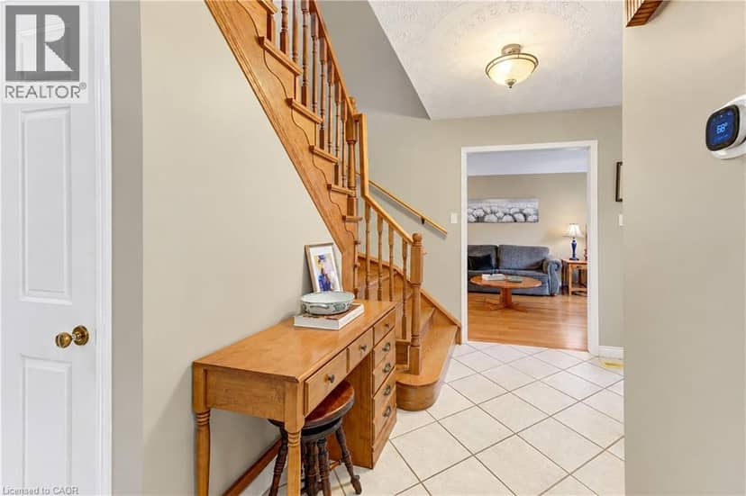 104 DEERWOOD Crescent — photo 7 of 40