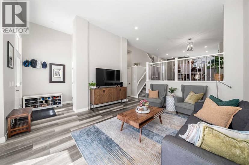 374 Magnolia Square SE, Calgary, photo 2