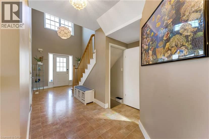 320 BRANDENBURG Place, Waterloo, photo 4