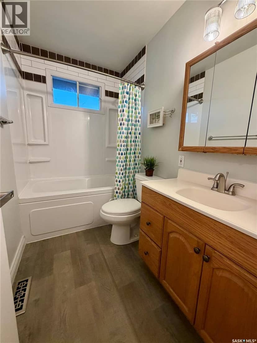 713 Birch CRESCENT — photo 16 of 40
