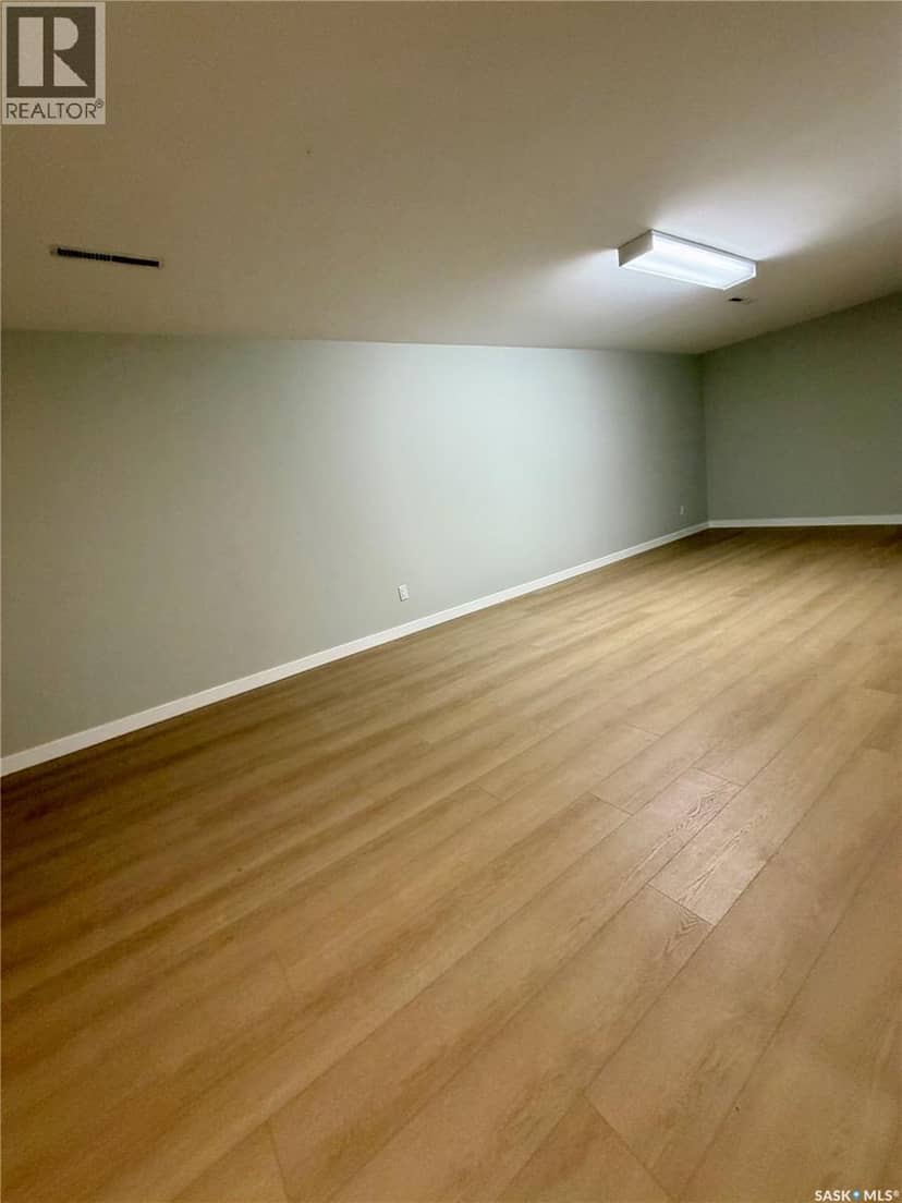 713 Birch CRESCENT — photo 33 of 40