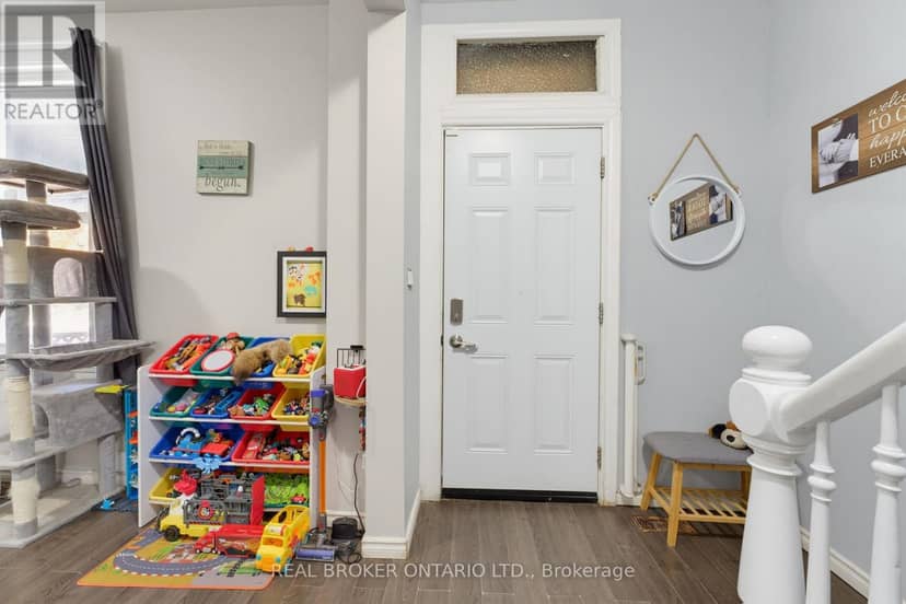 256 Dundas Street — photo 12 of 34