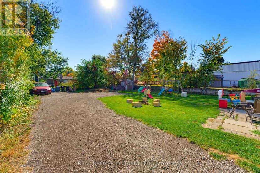 252 Dundas Street — photo 25 of 34