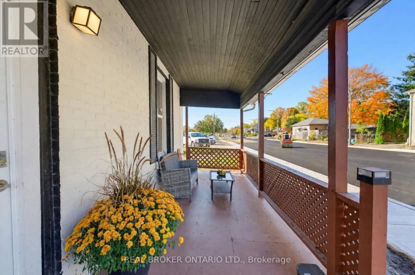 252 Dundas Street — photo 4 of 34