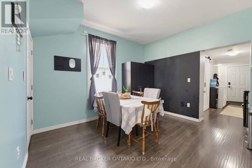 252 Dundas Street — photo 9 of 34