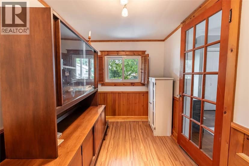 266 MACKENZIE STREET North — photo 15 of 39