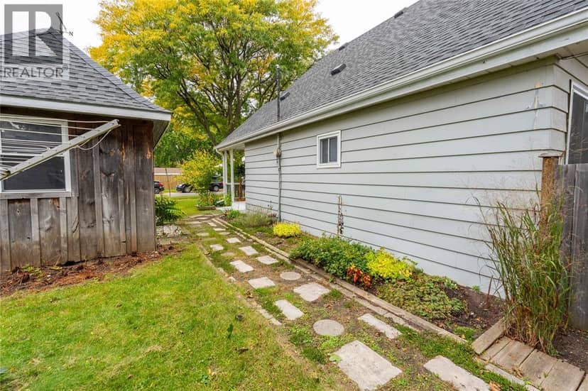 266 MACKENZIE STREET North — photo 30 of 39