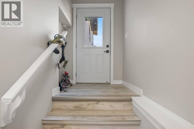 6913 59 Avenue — photo 20 of 40
