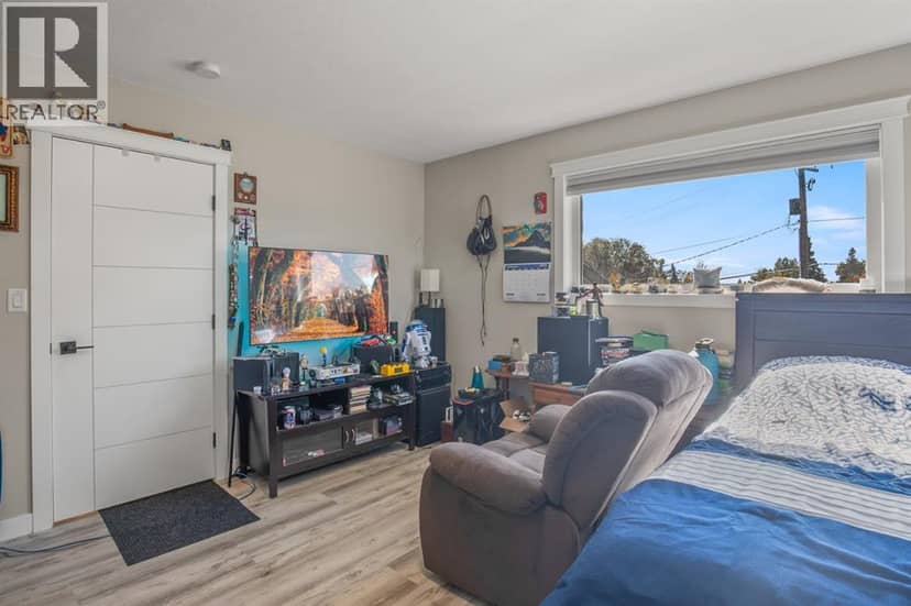 6913 59 Avenue — photo 16 of 40