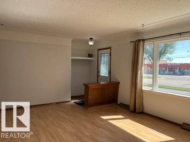 9504 63 AV NW NW — photo 9 of 16