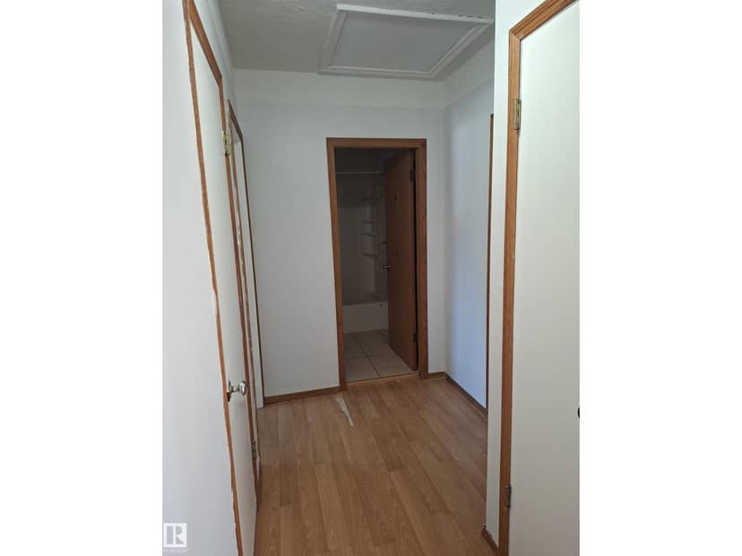9504 63 AV NW NW — photo 12 of 16