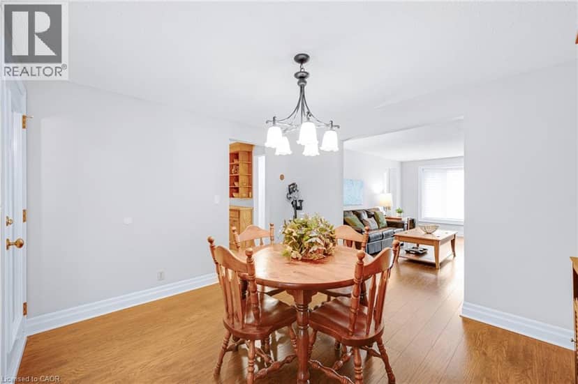 30 WESTWOOD Crescent — photo 11 of 37