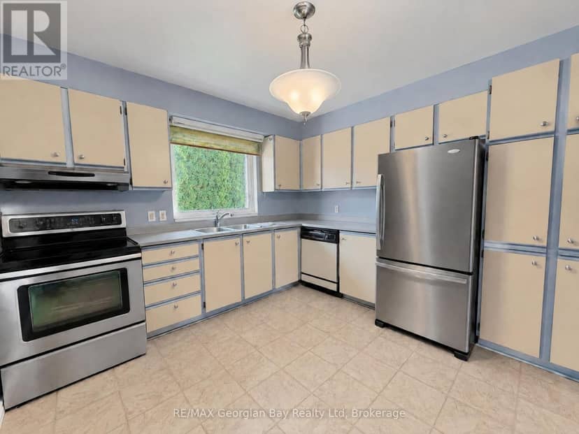 56 - 696 King Street — photo 17 of 36