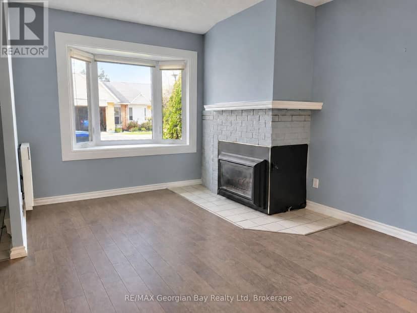 56 - 696 King Street — photo 15 of 36