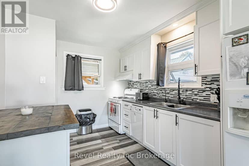 824 Devonshire Avenue — photo 10 of 32