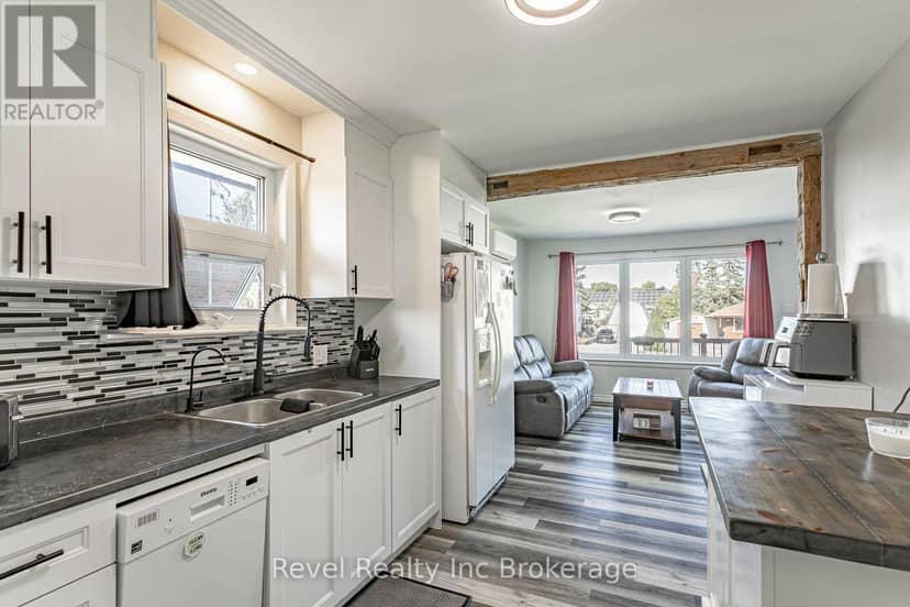 824 Devonshire Avenue — photo 9 of 32