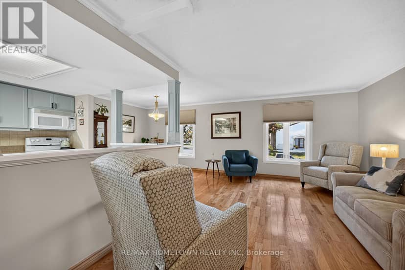 96 Cambridge Crescent — photo 10 of 40