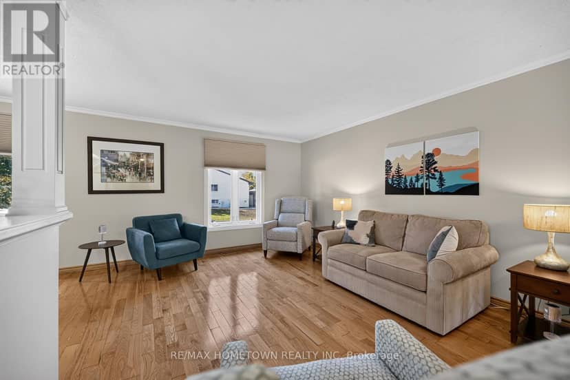 96 Cambridge Crescent — photo 11 of 40
