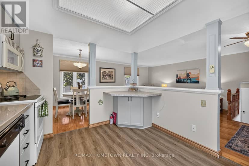 96 Cambridge Crescent — photo 18 of 40