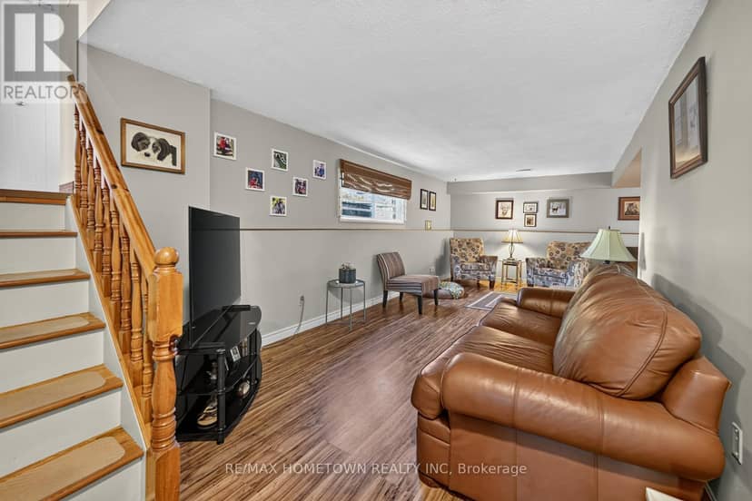 96 Cambridge Crescent — photo 26 of 40