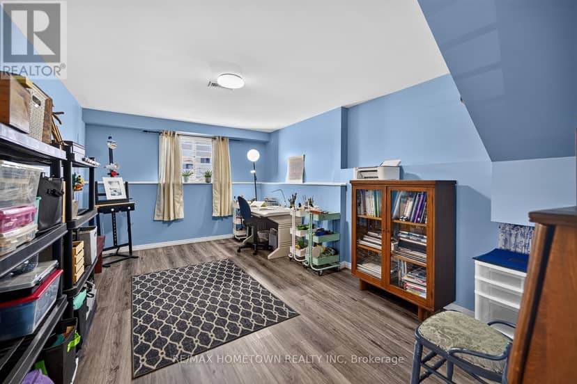 96 Cambridge Crescent — photo 32 of 40