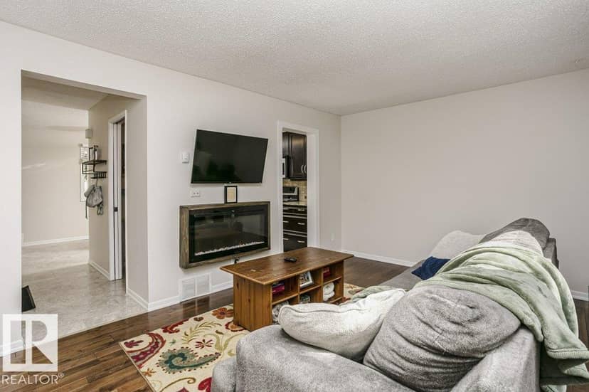 117 Woodstock NW, Edmonton, photo 4