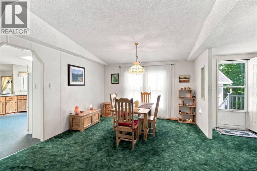 1115 Symons Cres — photo 23 of 40