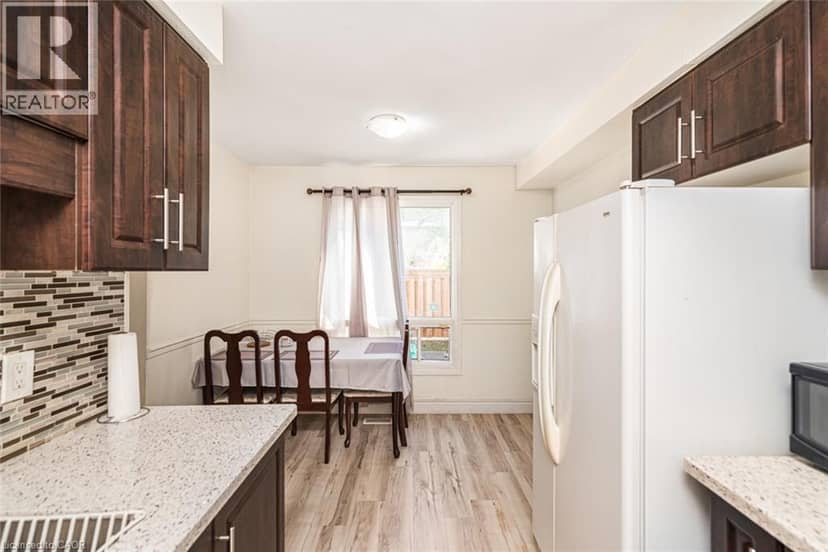 2700 E BARTON Street E Unit# 5 — photo 5 of 39