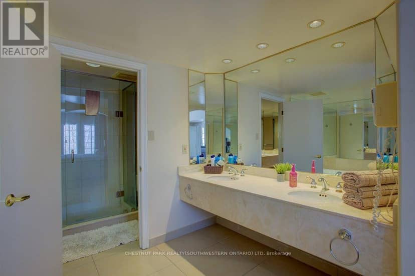 2264 - 90 Highland Drive — photo 17 of 34