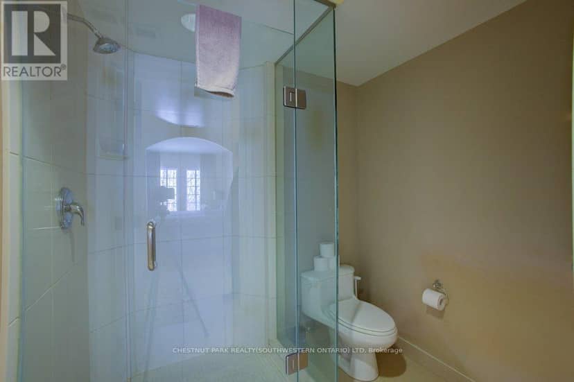 2264 - 90 Highland Drive — photo 19 of 34