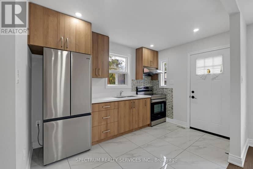 11 Vimy Avenue, Toronto, photo 8