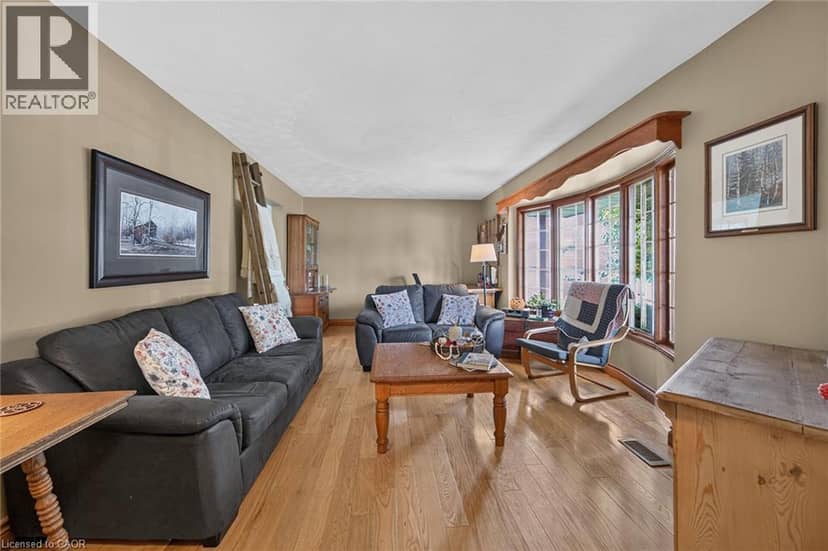 108 TEMPERANCE Street E — photo 8 of 40