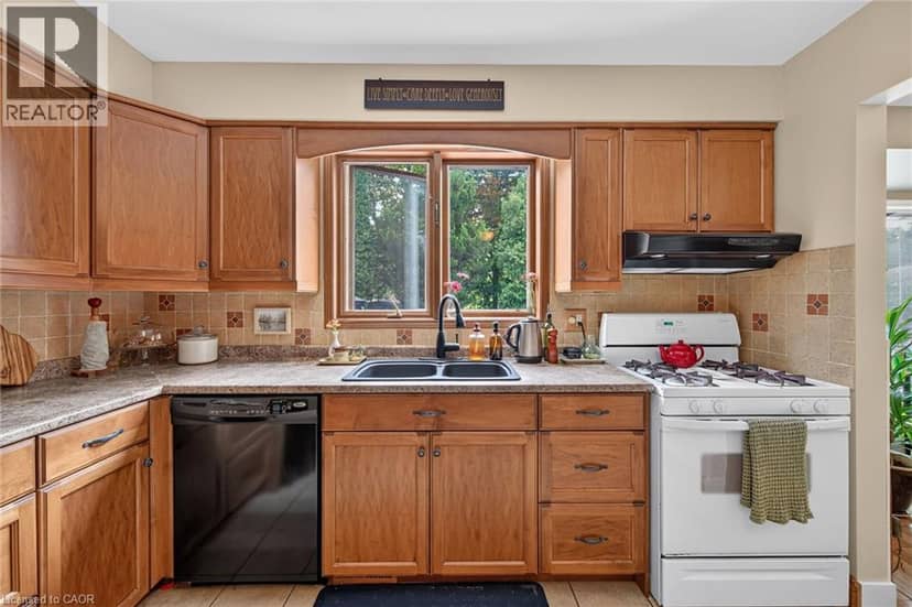 108 TEMPERANCE Street E — photo 16 of 40