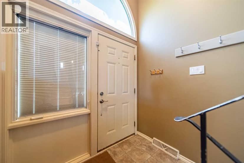 532 Willow Park Drive SE, Calgary, photo 3