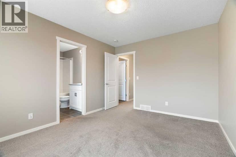 372 Kingsmere Way SE — photo 12 of 23