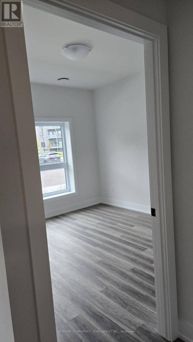 116 - 1100 Lackner Place S — photo 4 of 9