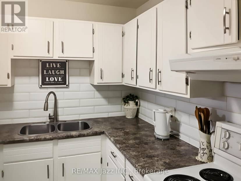 304 - 131 Taunton Road E, Oshawa, photo 3
