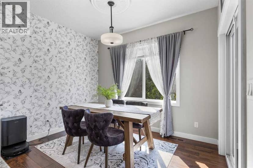 116 Kingsbury Close SE — photo 12 of 40