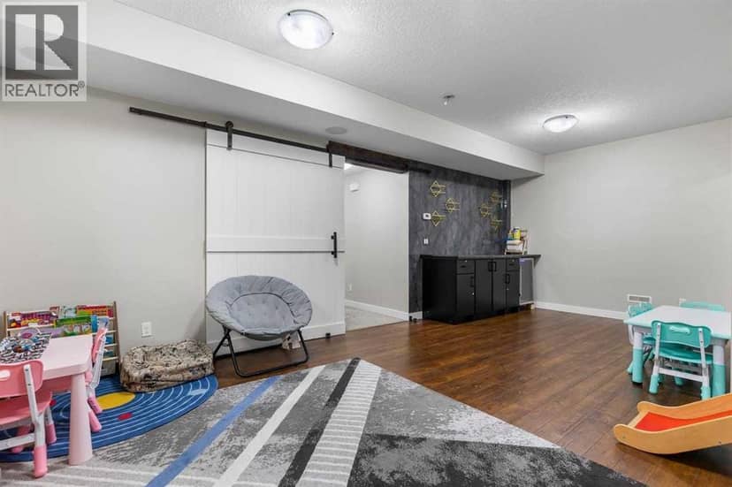 116 Kingsbury Close SE — photo 37 of 40