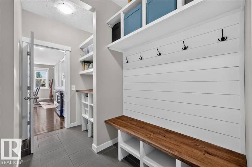 8515 19 AV SW — photo 13 of 40