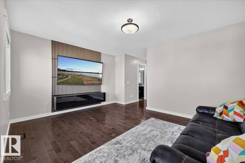 8515 19 AV SW — photo 21 of 40
