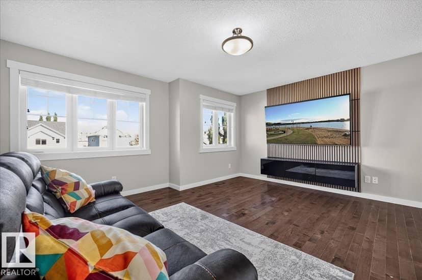8515 19 AV SW — photo 22 of 40
