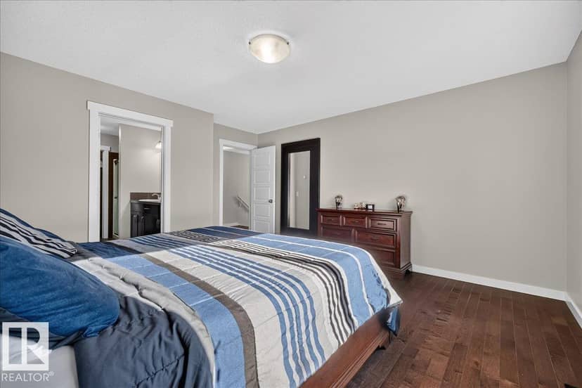 8515 19 AV SW — photo 24 of 40