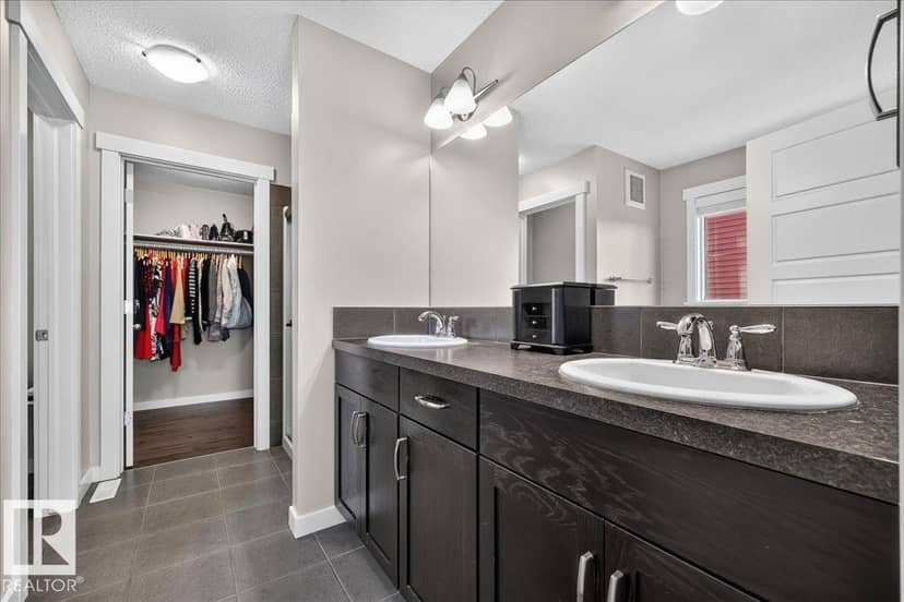 8515 19 AV SW — photo 25 of 40
