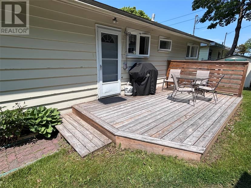 23 Diana Road — photo 3 of 17