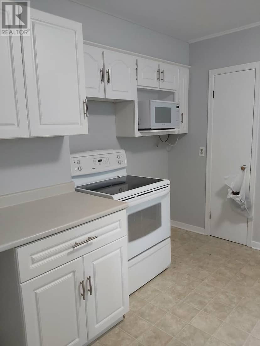 23 Diana Road — photo 4 of 17
