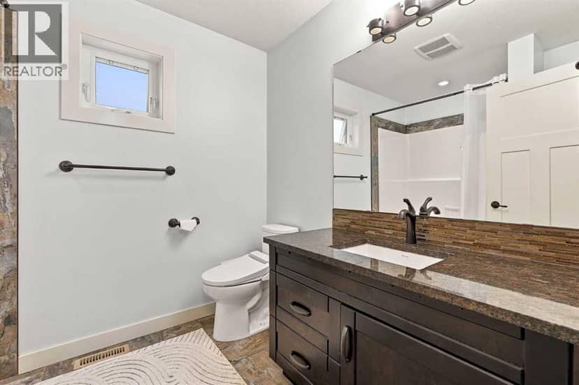 73 Lundberg Crescent — photo 15 of 40