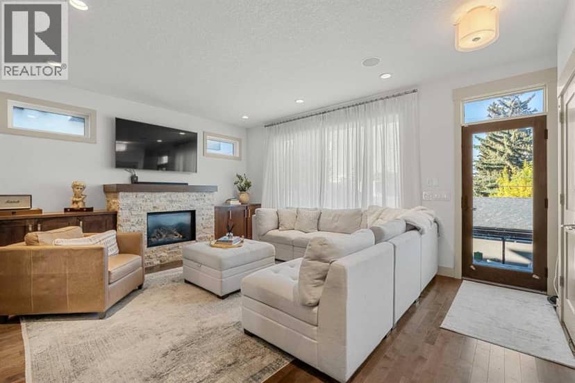 2028 37 Avenue SW — photo 17 of 40