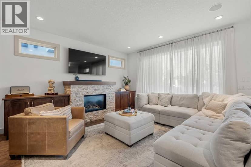 2028 37 Avenue SW — photo 18 of 40
