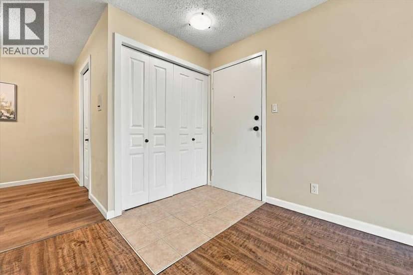 424, 6400 Coach Hill Road SW, Calgary, photo 2